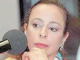 Ее мать, Алина Фернандес, родилась в 1955 году от гражданского брака Фиделя Кастро с Наталией Ревуэлтой. В 1993 году Алина Фернандес покинула Кубу и уехала в Испанию. Позднее она попросила политического убежища в США