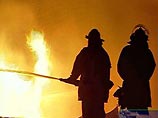 На борьбу с огнем прибыл весь Сартовальский пожарный гарнизон, а также два пожарных расчета из соседней Финляндии, сообщил собеседник агентства. Он добавил, что в течение двух часов ожидается спецтехника их других районов республики