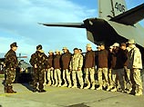 Первая группа венгерских военнослужащих из подразделения обеспечения пересекла иракско-кувейтскую границу, что означает начало их вывода из Ирака Первая группа венгерских военнослужащих из подразделения обеспечения пересекла иракско-кувейтскую границу, что означает начало их вывода из Ирака