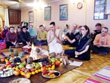 Московские кришнаиты и ценители индийской духовности отметили "день рождения" Бхагавад-гиты