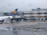 В Германии пассажирский самолет сошел со взлетно-посадочной полосы