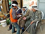 Как сообщил глава Высшего палестинского комитета по муниципальным выборам Джамаль аш-Шубки, на 300 мест в муниципальных советах 26 населенных пунктов Западного берега реки Иордан претендуют 887 кандидатов
