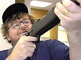 Майкл Мур начал охоту на американских фармацевтов Майкл Мур начал охоту на американских фармацевтов