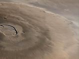 Новые фотографии марсианского вулкана Олимп (крупнейшего вулкана Солнечной системы), сделанные европейским модулем Mars Express, позволили ученым сделать вывод, что на Марсе когда-то были действующие вулканы