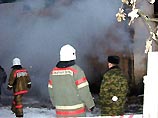 В результате взрыва частично обрушился 5-этажный жилой дом. Под завалами обнаружены тела двух мужчин, сообщили в Новгородском управлении МЧС. Личности погибших устанавливаются