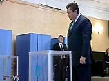Янукович проголосовал и заявил, что ждет от народа "правильного выбора"