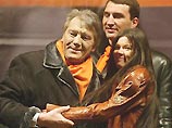 Руслана подарит Ющенко 15-метровый оранжевый шарф Руслана подарит Ющенко 15-метровый оранжевый шарф