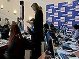 В штабе Ющенко проходит "рождественский вертеп", сотрудники штаба Януковича – в черном В штабе Ющенко проходит "рождественский вертеп", сотрудники штаба Януковича – в черном