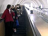 Около полудня на станции метро "Улица Дыбенко" сотрудник УВД по охране метрополитена задержал подозрительного мужчину и привел его в комнату милиции для досмотра