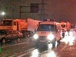 В Калининградской области столкнулись армейский бензовоз и Mazda: на трассу вылилось 10 тонн авиатоплива