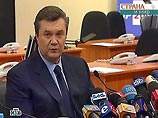 Премьер-министр Украины Виктор Янукович заявил, что не собирается уходить в отставку с должности премьер-министра Украины. "Я принципиально заявление писать не буду", - заявил он на пресс-конференции в среду в Киеве