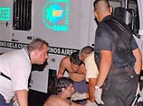К месту ЧП прибыли пожраные, машины скорой помощи и сотрудники полиции. Десятки карет скорой помощи развозят пострадавших по ближайшим госпиталям. Причины пожара устанавливаются К месту ЧП прибыли пожраные, машины скорой помощи и сотрудники полиции. Десятки карет скорой помощи развозят пострадавших по ближайшим госпиталям. Причины пожара устанавливаются
