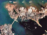 На фотографиях видно как изменилось побережье провинции Ачех после удара стихии: в городах не осталось ни одного целого здания. Спутниковые фотографии также не показывают никаких признаков жизни На фотографиях видно как изменилось побережье провинции Ачех после удара стихии: в городах не осталось ни одного целого здания. Спутниковые фотографии также не показывают никаких признаков жизни