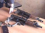 двое военнослужащих Внутренних войск из части, дислоцированной в Краснодаре, самовольно оставили место несения службы и вооруженными двумя автоматами Калашникова и боеприпасами около 8:00 мск воскресенья покинули расположение части двое военнослужащих Внутренних войск из части, дислоцированной в Краснодаре, самовольно оставили место несения службы и вооруженными двумя автоматами Калашникова и боеприпасами около 8:00 мск воскресенья покинули расположение части