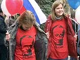 Сотни демонстрантов устроили пикет у дома Редгрейв в западной части Лондона Сотни демонстрантов устроили пикет у дома Редгрейв в западной части Лондона