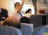 Рейс авиакомпании "Аэрофлот - "Российские авиалинии", направлявшийся во вторник по маршруту Москва - Женева, совершил вынужденную посадку в аэропорту Варшавы в связи с буйным поведением одной из пассажирок