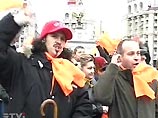 В Киеве у посольства РФ прошла акция благодарности россиянам, поддержавшим "оранжевую революцию"