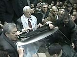 На фоне этого звучат заявления Махмуда Аббаса о готовности сесть за стол переговоров с премьер-министром Израиля Ариэлем Шароном после выборов главы Палестинской национальной администрации На фоне этого звучат заявления Махмуда Аббаса о готовности сесть за стол переговоров с премьер-министром Израиля Ариэлем Шароном после выборов главы Палестинской национальной администрации