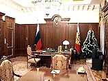Он дал понять, что не считает данную должность вакантной, поэтому "не стоит эту тему рассматривать" Он дал понять, что не считает данную должность вакантной, поэтому "не стоит эту тему рассматривать"