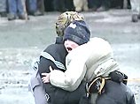 Во многих местах сорванной с крыш черепицей были разбиты окна домов и витрины магазинов, повреждены стоявшие на улицах автомобили. В результате обрыва линий электропередачи было нарушено электроснабжение в ряде населенных пунктов Во многих местах сорванной с крыш черепицей были разбиты окна домов и витрины магазинов, повреждены стоявшие на улицах автомобили. В результате обрыва линий электропередачи было нарушено электроснабжение в ряде населенных пунктов