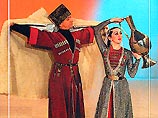 В Чечне популярным на Кавказе танцевальным ансамблем "Вайнах" гордятся так же, как и футбольным клубом "Терек". В переводе с чеченского "Вайнах" - общее название народов Северного Кавказа