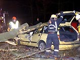 На ряде авто- и железнодорожных магистралей к югу и востоку от Гетеборга - второго по величине города Швеции - было временно прекращено движение из-за сваленных ветром деревьев На ряде авто- и железнодорожных магистралей к югу и востоку от Гетеборга - второго по величине города Швеции - было временно прекращено движение из-за сваленных ветром деревьев