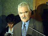 Он обвиняется в получении взяток, хищении и незаконном хранении оружия Он обвиняется в получении взяток, хищении и незаконном хранении оружия