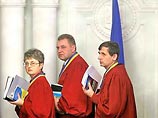 Все четыре жалобы поступили в Верховный суд 6 января. Утром 10 января жалобы были переданы судьям судебной палаты по гражданским делам для выводов Все четыре жалобы поступили в Верховный суд 6 января. Утром 10 января жалобы были переданы судьям судебной палаты по гражданским делам для выводов