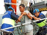 Власти Малайзии объявили в понедельник о спасении жертвы азиатского цунами. В день землетрясения, 26 декабря гражданин Индонезии Ари Афризал был унесен в открытый океан, но выжил и спустя две недели был подобран проходившим мимо сухогрузом