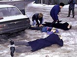 Вооруженный дубинками и автоматами десант высадился на центральной улице города и стал врываться в кафе и игровые салоны, забирая подряд всех мужчин Вооруженный дубинками и автоматами десант высадился на центральной улице города и стал врываться в кафе и игровые салоны, забирая подряд всех мужчин