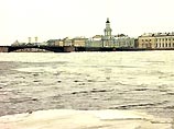 Нева постепенно возвращается в свои берега. Уровень воды к утру вторника составил 102 см над ординаром Нева постепенно возвращается в свои берега. Уровень воды к утру вторника составил 102 см над ординаром