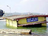 На принадлежащие Индии Андаманские острова второй день подряд обрушиваются приливные волны высотой до 2,5 метров