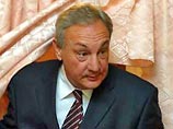 Сергей Багапш сказал: "В целом выборы прошли в спокойной обстановке, хотя в Гальском районе республики была самая настоящая провокация, направленная на срыв выборов, но нам удалось избежать инцидентов".