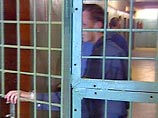 Заключенным запрещено иметь мобильные телефоны, рассказывает адвокат Игорь Аппба. При входе в СИЗО сдать сотовый телефон обязан даже адвокат. Но все равно мобильные телефоны так или иначе попадают к заключенным и они ими активно пользуются Заключенным запрещено иметь мобильные телефоны, рассказывает адвокат Игорь Аппба. При входе в СИЗО сдать сотовый телефон обязан даже адвокат. Но все равно мобильные телефоны так или иначе попадают к заключенным и они ими активно пользуются