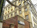 "Нам надоела эта ситуация, и мы решили установить на территории московских тюрем и СИЗО устройства для глушения сигнала сотовой связи", - рассказал газете "Ведомости" высокопоставленный источник в Управлении исполнения наказаний (УИН) Москвы "Нам надоела эта ситуация, и мы решили установить на территории московских тюрем и СИЗО устройства для глушения сигнала сотовой связи", - рассказал газете "Ведомости" высокопоставленный источник в Управлении исполнения наказаний (УИН) Москвы