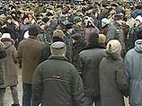 В Красногорском районе Московской области пенсионеры, протестующие против замены льгот денежными выплатами, в четверг перекрыли Волоколамское шоссе