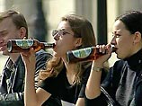 Россия попала в тиски экономического кризиса после распада СССР, экономический крах привел к сокращению рождаемости, а увеличение в стране потребления табака и алкоголя, рост числа заболеваний увеличили уровень смертности Россия попала в тиски экономического кризиса после распада СССР, экономический крах привел к сокращению рождаемости, а увеличение в стране потребления табака и алкоголя, рост числа заболеваний увеличили уровень смертности