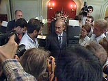 По мнению 14% опрошенных, в 2003 году Путин представлял интересы олигархов и банкиров, 15% считали, что госчиновников, 22% - бюрократии. Спустя год, в 2004 году эти цифры также увеличились почти в 2 раза: соответственно 24% и 22% По мнению 14% опрошенных, в 2003 году Путин представлял интересы олигархов и банкиров, 15% считали, что госчиновников, 22% - бюрократии. Спустя год, в 2004 году эти цифры также увеличились почти в 2 раза: соответственно 24% и 22%