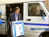 Как сообщалось, в пятницу команда Януковича подала жалобу в Верховный суд. К ней прилагается 621 том текстовых документов и 233 кассеты видео- и аудиоматериалов Как сообщалось, в пятницу команда Януковича подала жалобу в Верховный суд. К ней прилагается 621 том текстовых документов и 233 кассеты видео- и аудиоматериалов