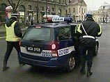Неизвестный с бомбой ворвался в банк в центре Варшавы Неизвестный с бомбой ворвался в банк в центре Варшавы