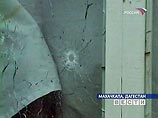 В настоящее время спецоперация продолжается. Часть дома разрушена, боевики разместились в подвальном помещении и время от времени отстреливаются В настоящее время спецоперация продолжается. Часть дома разрушена, боевики разместились в подвальном помещении и время от времени отстреливаются