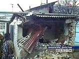 В настоящее время спецоперация продолжается. Часть дома разрушена, боевики разместились в подвальном помещении и время от времени отстреливаются В настоящее время спецоперация продолжается. Часть дома разрушена, боевики разместились в подвальном помещении и время от времени отстреливаются