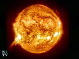 Как утверждают ученые, после серии солнечных вспышек, которые произошли в эту субботу, сейчас к земле быстро (со скоростью около тысячи километров в секунду) движутся два выброса солнечного вещества