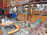 По словам представителя местной полиции, сработавшее в магазине в провинции Яла взрывное устройство с дистанционным управлением весом около 4,5 килограмма ранило 60 человек, в том числе хозяина магазина, который позже скончался в больнице