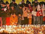 Япония поминает погибших в результате катастрофического землетрясения 1995 года 