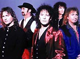 Менеджер поп-группы Smokie Джон Уэгстафф был очень удивлен, когда услышал в телефонной трубке голос с сильным русским акцентом, утверждавший, что ему поручено передать персональное приглашение от Владимира Путина Менеджер поп-группы Smokie Джон Уэгстафф был очень удивлен, когда услышал в телефонной трубке голос с сильным русским акцентом, утверждавший, что ему поручено передать персональное приглашение от Владимира Путина