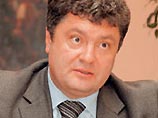 Петр Порошенко, претендующий также на пост премьер-министра в администрации Ющенко, заявил газете, что чиновники нелегально приватизируют государственные активы и передают собственность в долгосрочную аренду