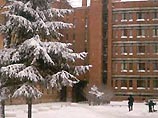 Как сообщает Фонтанка.ru, преподаватель накануне вечером возвращался домой. В подъезде на него напали неизвестные и жестоко его избили Как сообщает Фонтанка.ru, преподаватель накануне вечером возвращался домой. В подъезде на него напали неизвестные и жестоко его избили