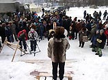 Автоколонна с участниками акции коренных малочисленных народов Сахалина в пятницу утром выехала к месту пикетирования автодороги, которая ведет к одном у из объектов, сооружаемому на севере острова в рамках проекта "Сахалин-1" Автоколонна с участниками акции коренных малочисленных народов Сахалина в пятницу утром выехала к месту пикетирования автодороги, которая ведет к одном у из объектов, сооружаемому на севере острова в рамках проекта "Сахалин-1"