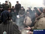 Напомним, что в акции протеста участвуют около 400 жителей Северной Осетии, которые требуют проведения международного расследования теракта, а также отставки руководства республики. Это в основном, родственники погибших во время теракта в Беслане Напомним, что в акции протеста участвуют около 400 жителей Северной Осетии, которые требуют проведения международного расследования теракта, а также отставки руководства республики. Это в основном, родственники погибших во время теракта в Беслане